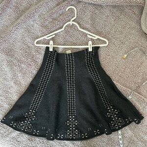 Max Studio knit skirt geometric pattern monochrome colors soft and strong fabric